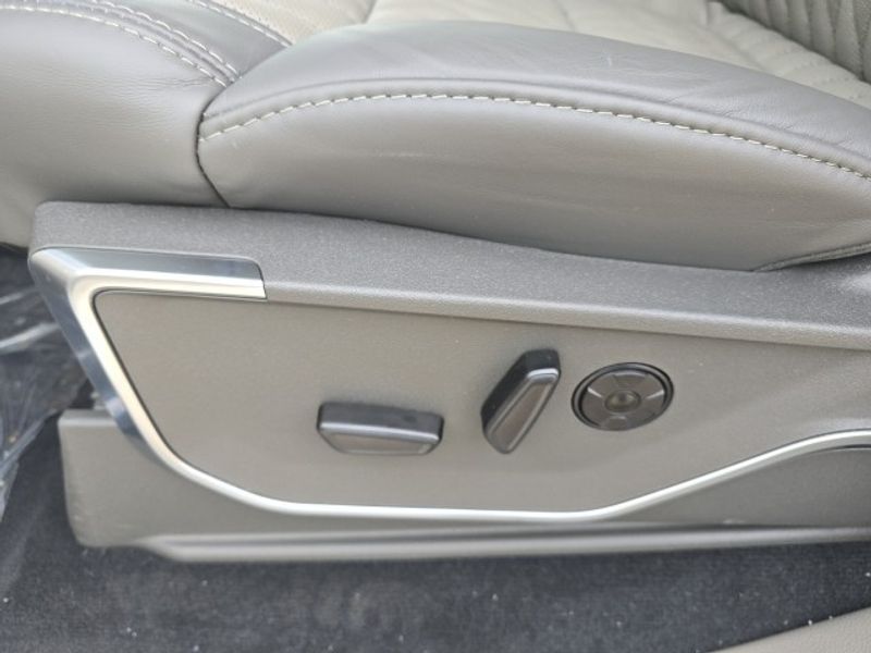 2026 Ford F-250 Platinum photo 9
