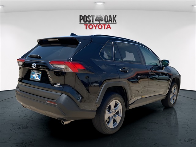 2022 Toyota RAV4 Hybrid LE photo 7