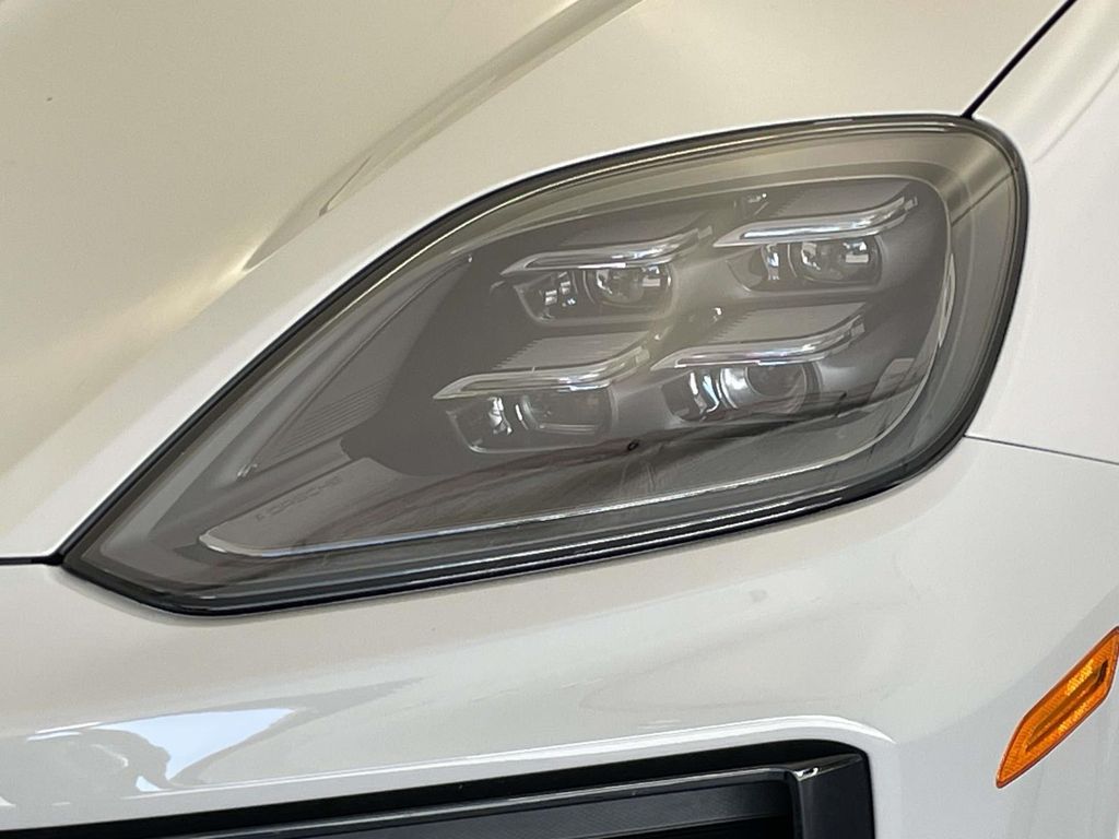 2024 Porsche Cayenne S photo 15