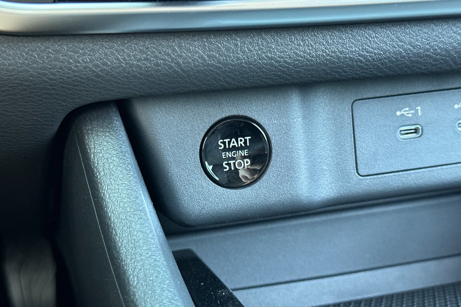 2026 Nissan Rogue SV photo 21