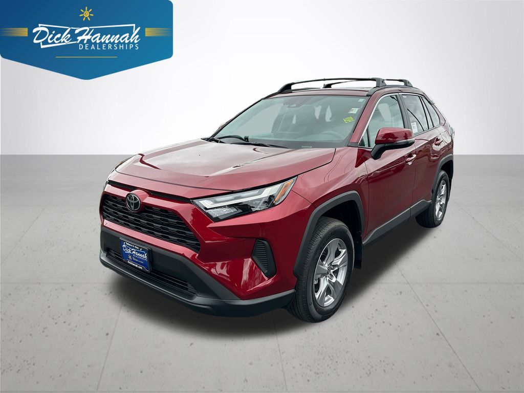 2025 Toyota RAV4 XLE's photo