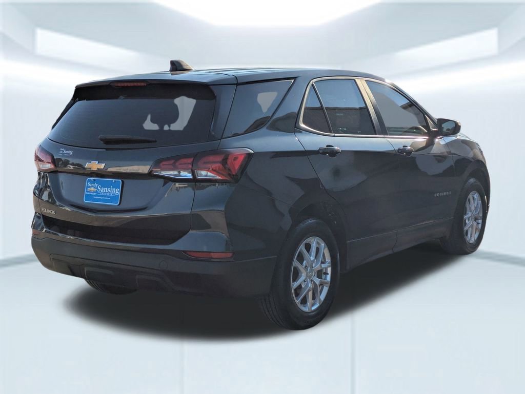2022 Chevrolet Equinox LS photo 3