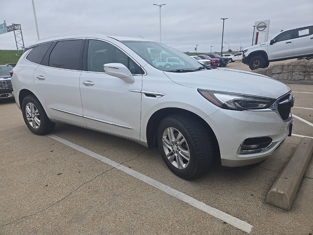 2018 Buick Enclave Essence photo 2