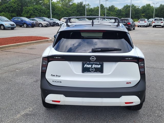 2025 Nissan Kicks SR photo 2