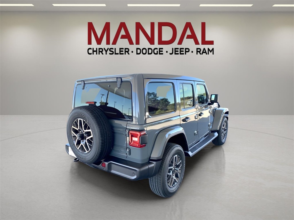 2026 Jeep Wrangler Sahara photo 4