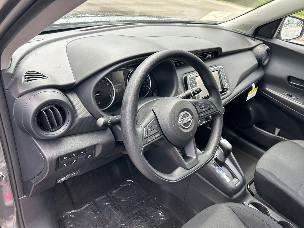 2025 Nissan Kicks Play S photo 12