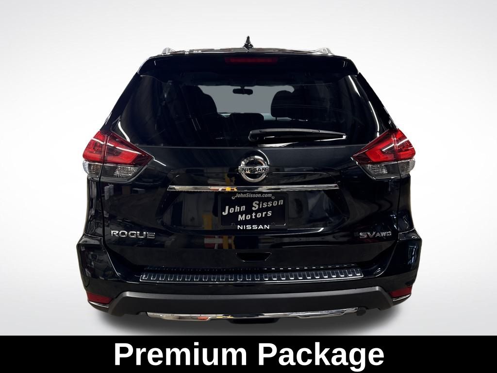2018 Nissan Rogue SV photo 3