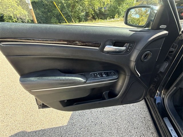 2014 Chrysler 300 photo 14