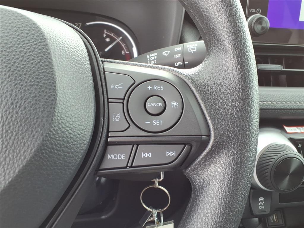 2025 Toyota RAV4 LE photo 17