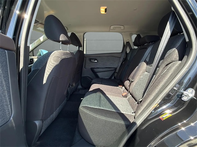 2023 Nissan Rogue SV photo 14