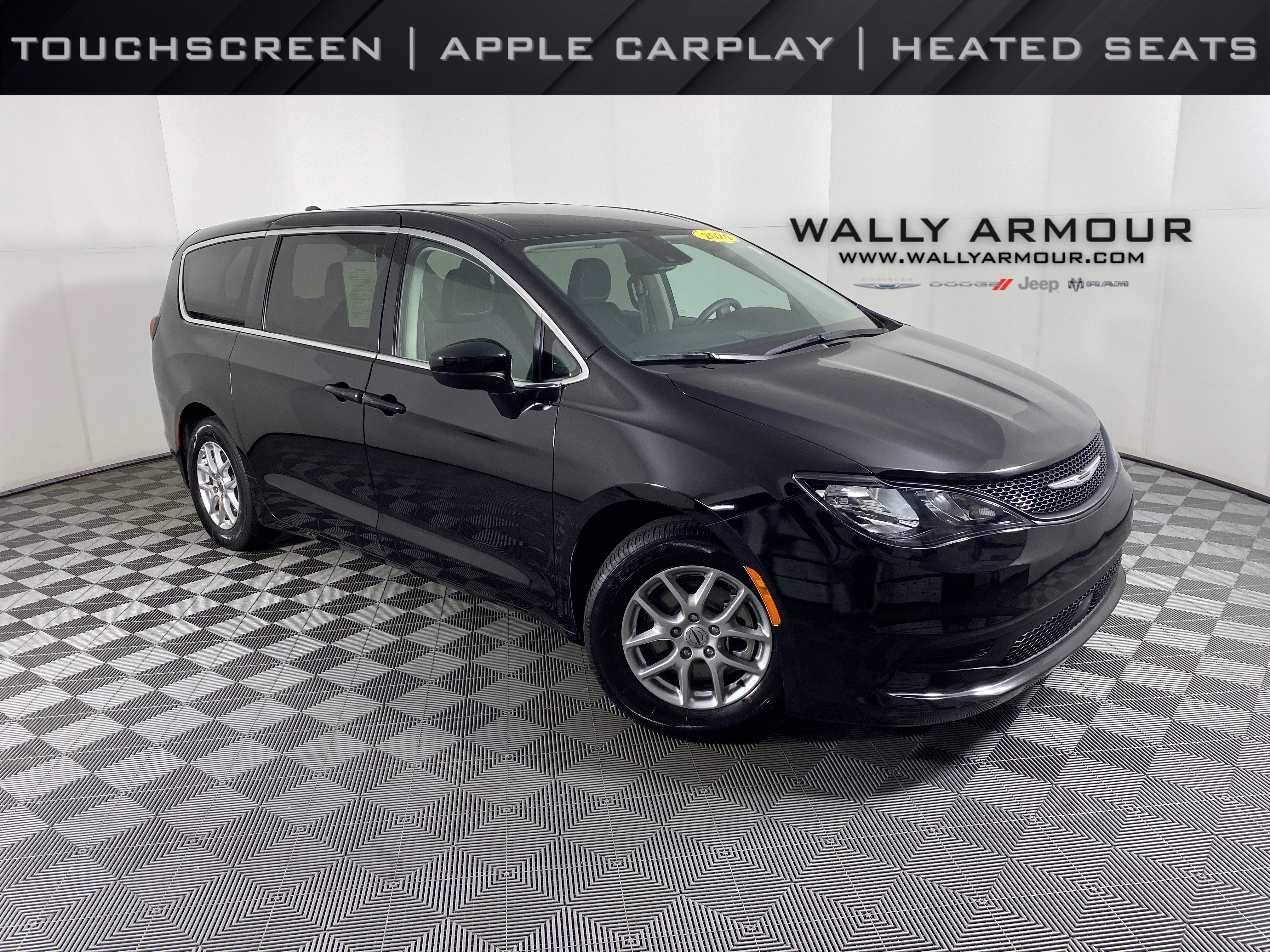 Chrysler Voyager LX FWD's photo