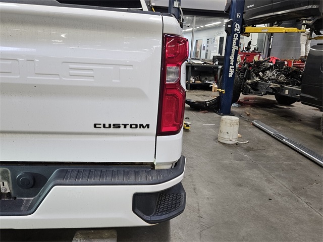 2020 Chevrolet Silverado 1500 Custom photo 3
