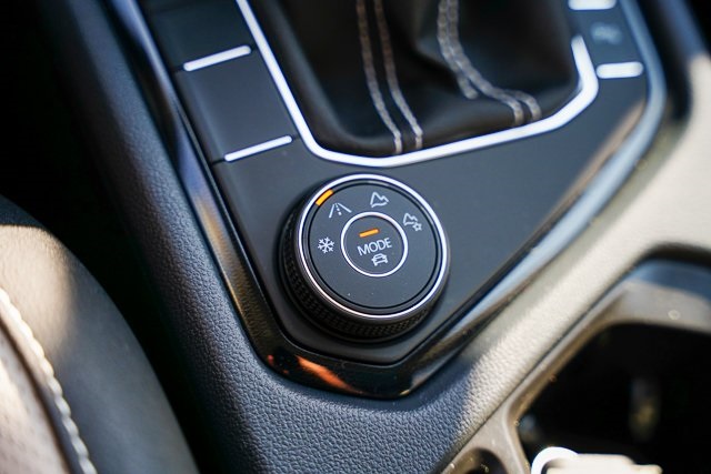 2025 Volkswagen Taos SEL photo 19