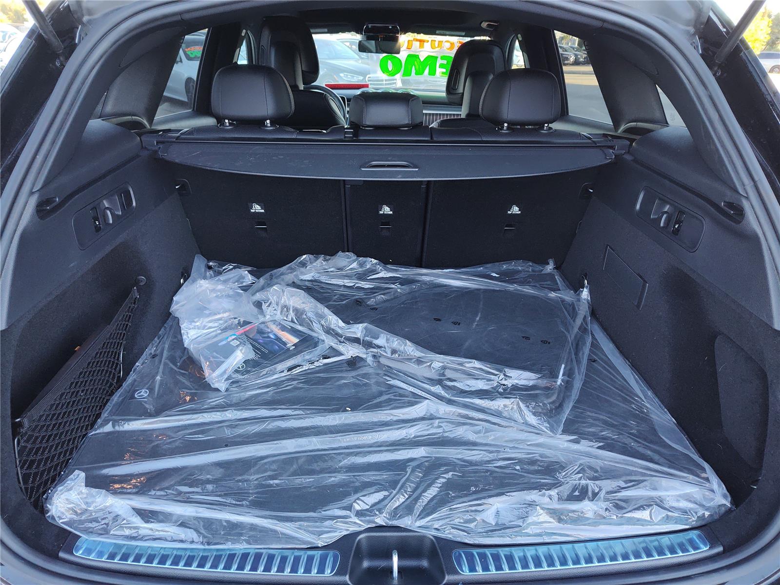 2025 Mercedes Benz GLC 300 4MATIC photo 4