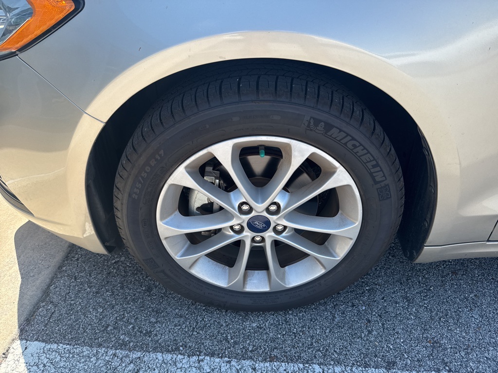 2019 Ford Fusion SE photo 8