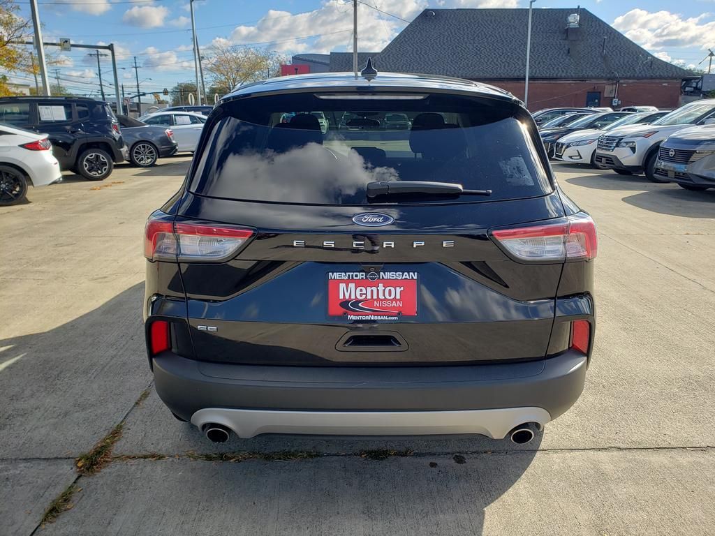 2022 Ford Escape SE photo 4