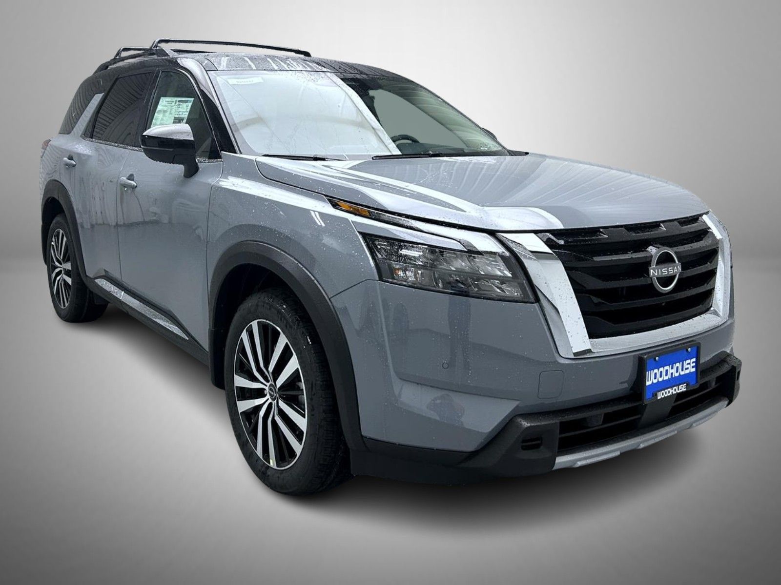 2025 Nissan Pathfinder Platinum photo 3