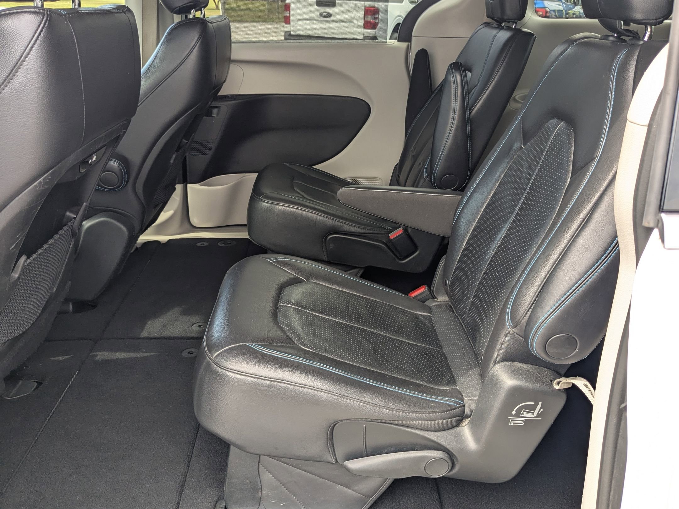 2021 Chrysler Pacifica Touring L photo 22