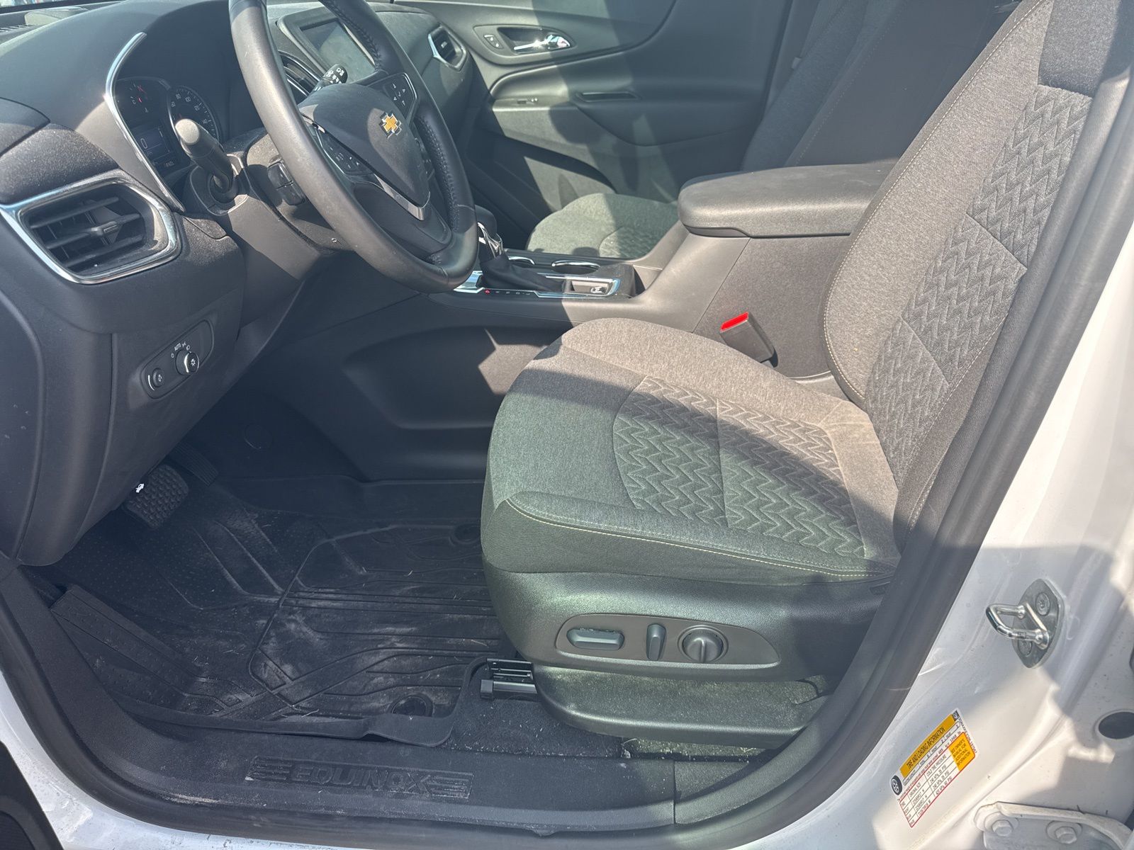 2022 Chevrolet Equinox LT photo 4