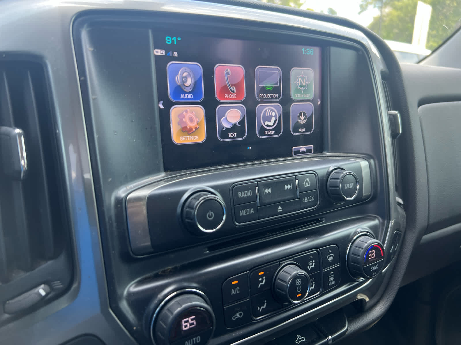 2018 Chevrolet Silverado LT photo 13