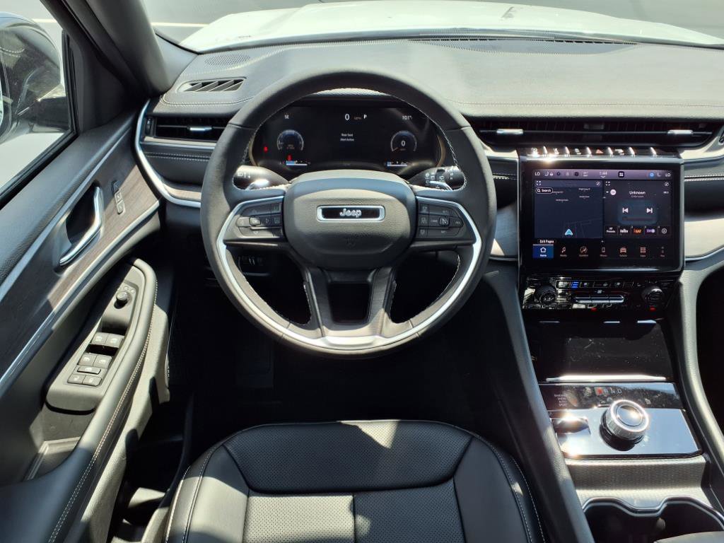 2025 Jeep Grand Cherokee Limited photo 4
