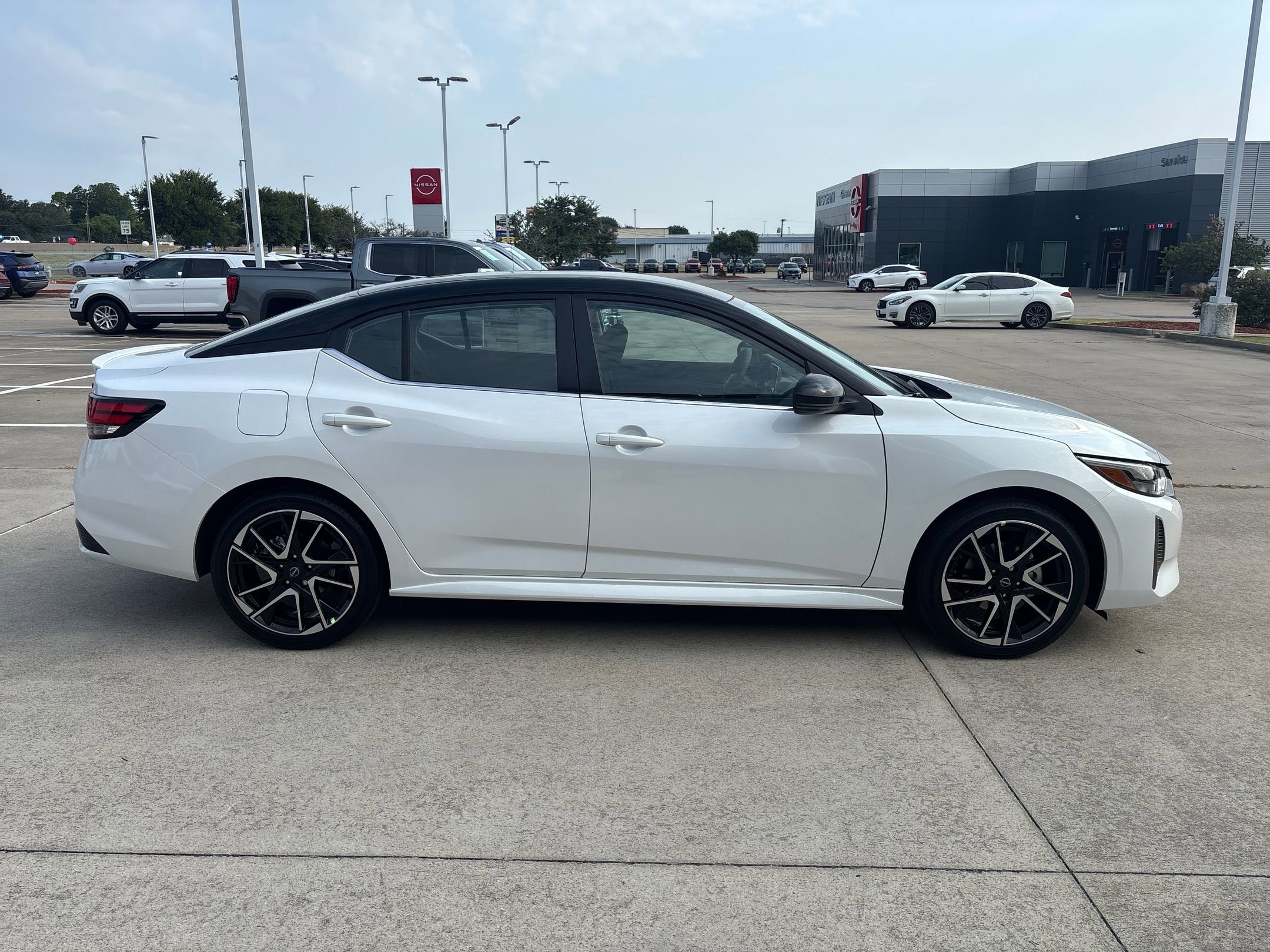 2025 Nissan Sentra SR photo 8