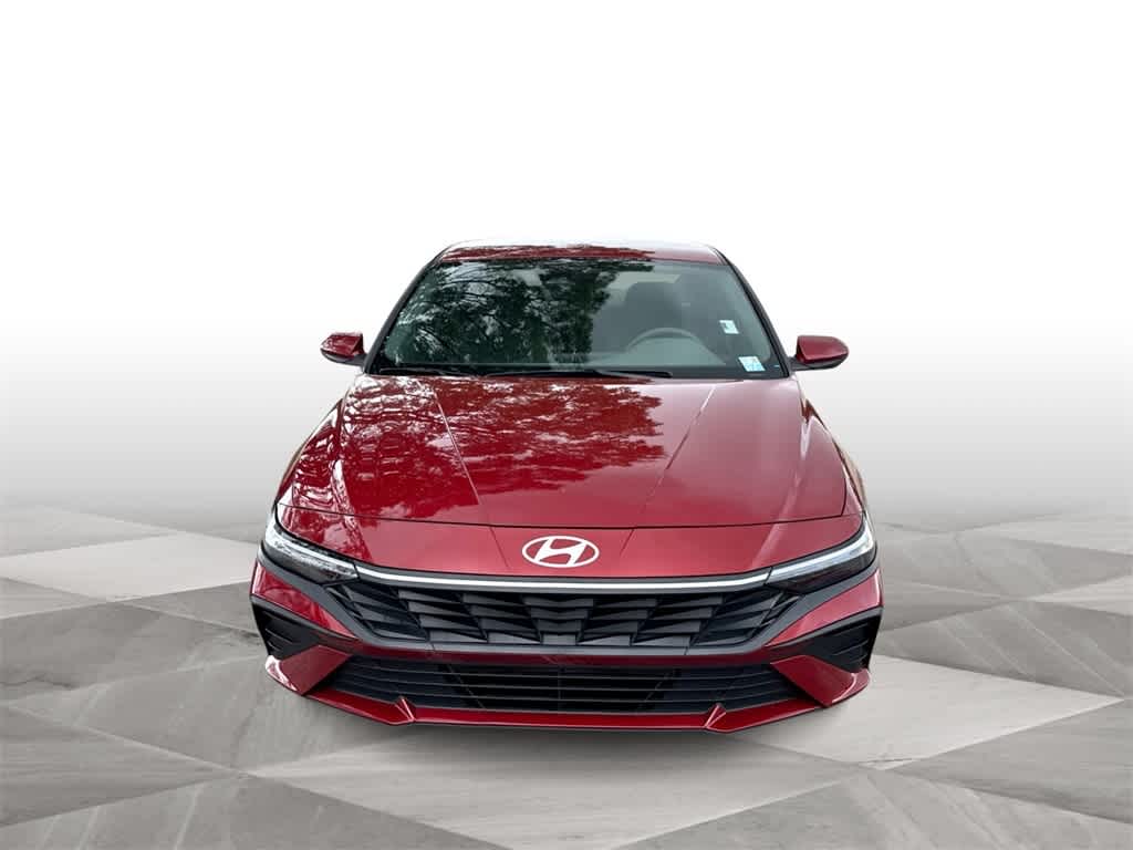 2024 Hyundai Elantra SEL photo 3