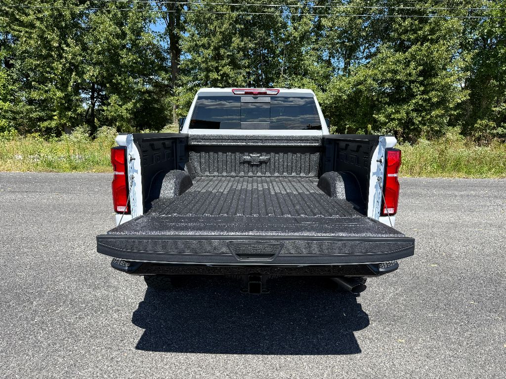 2025 Chevrolet Silverado 2500HD LTZ photo 6