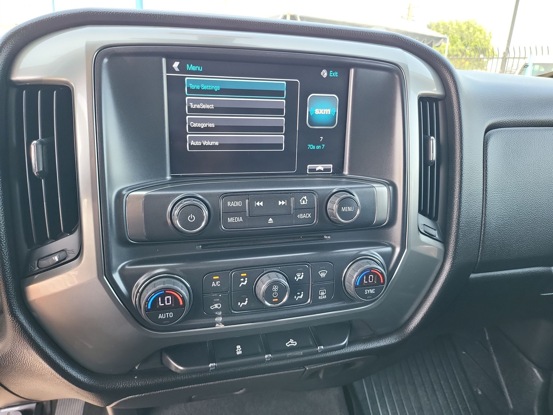 2018 Chevrolet Silverado 1500 LT photo 20