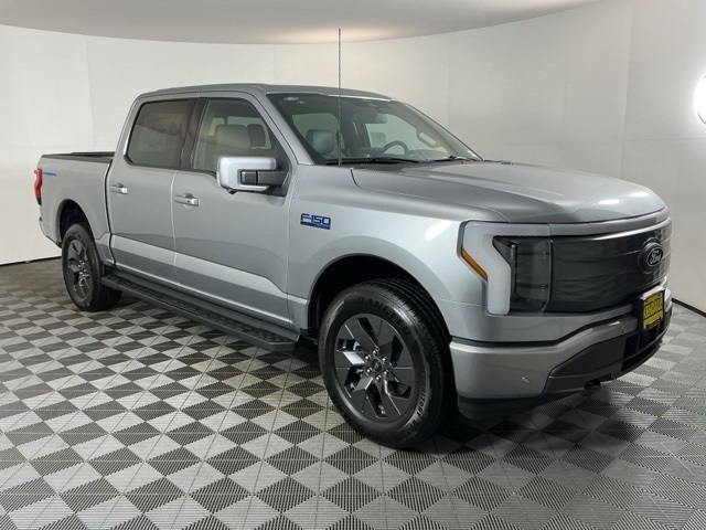 2025 Ford F-150 Lightning Lariat photo 3