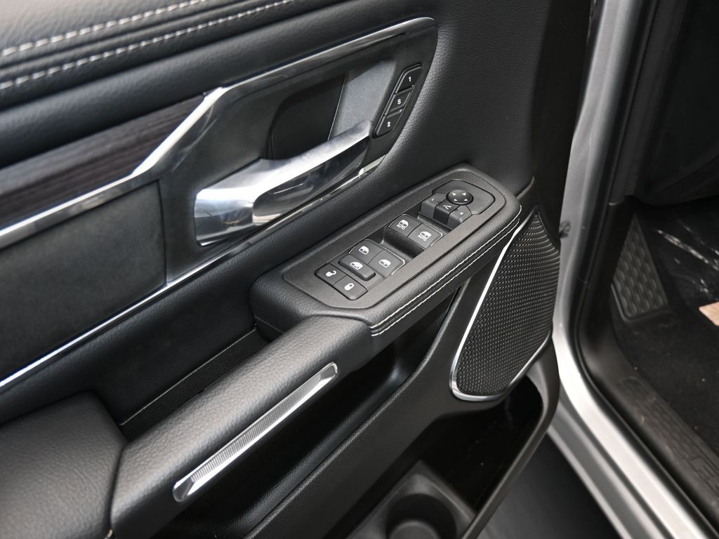 2025 Ram 1500 Laramie photo 12