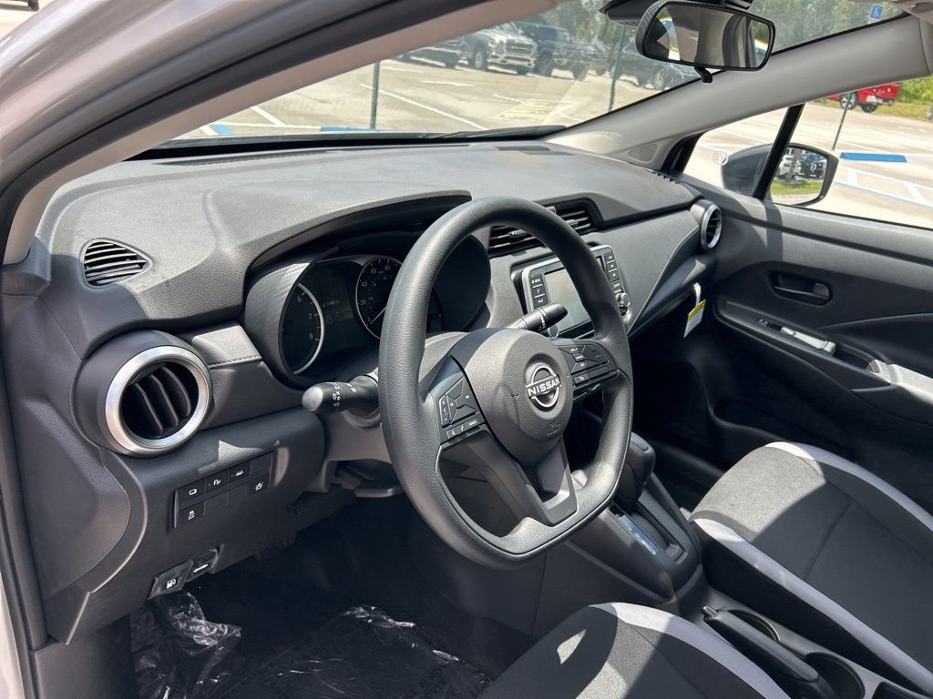 2025 Nissan Versa S photo 13