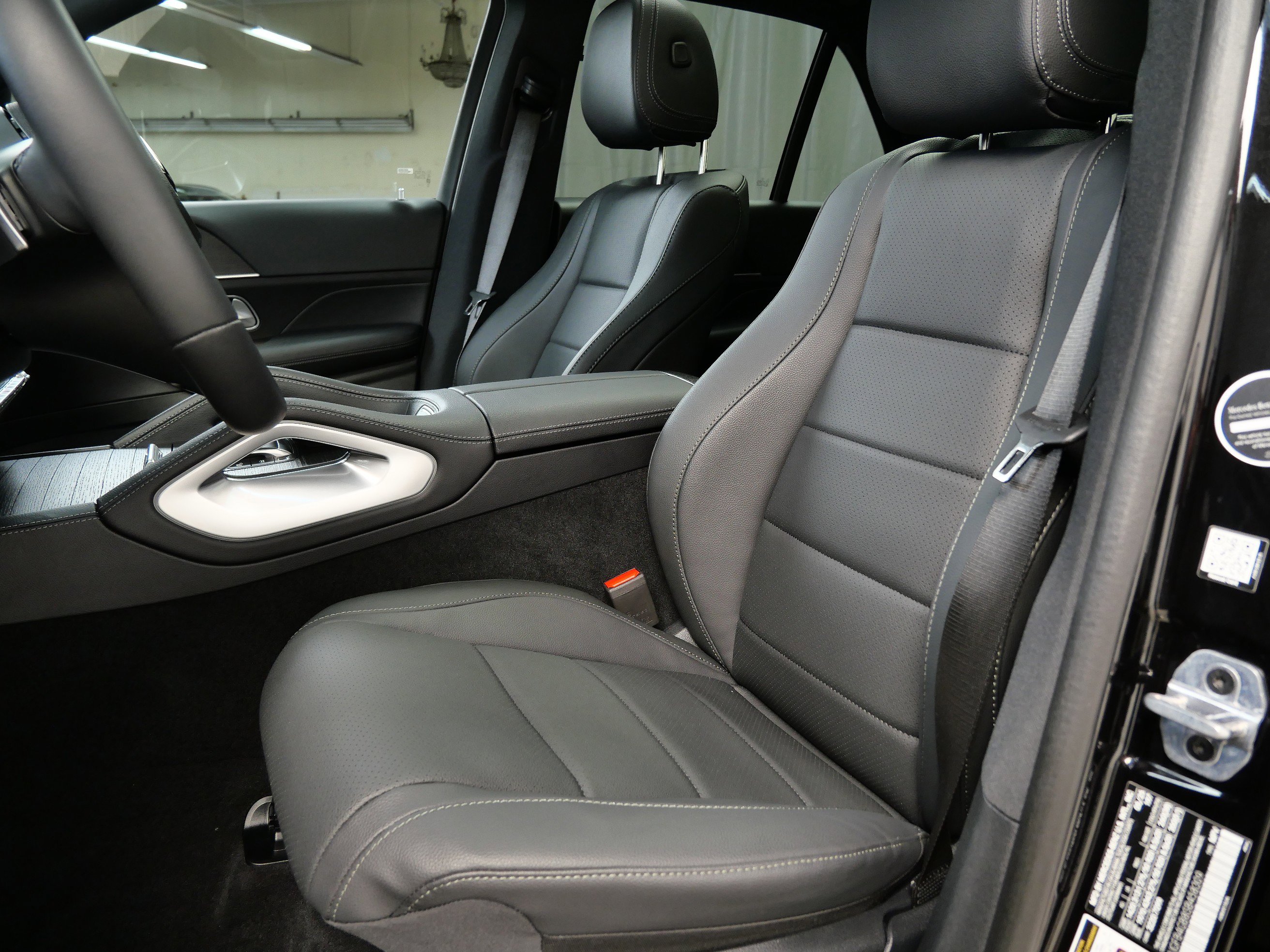 2025 Mercedes Benz GLE 450e 4MATIC photo 2