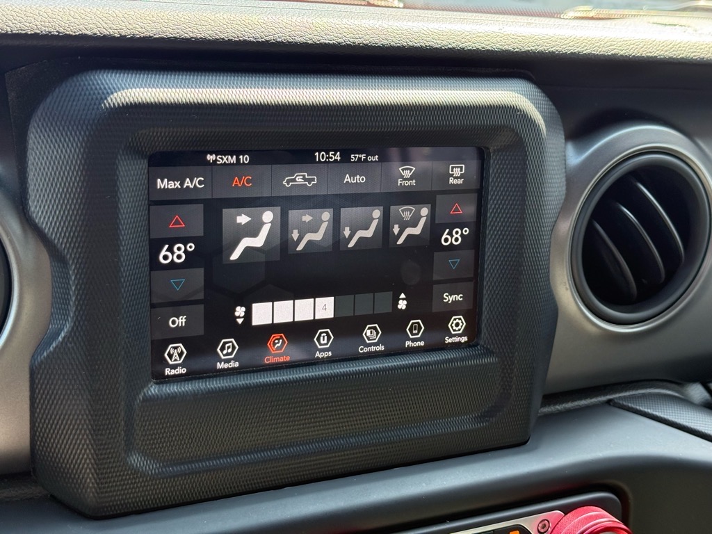 2021 Jeep Gladiator Willys Sport photo 13