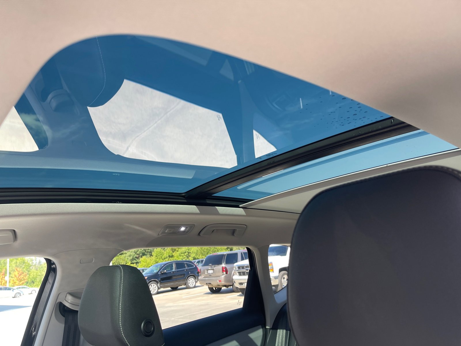 2024 Volkswagen Taos SEL photo 3