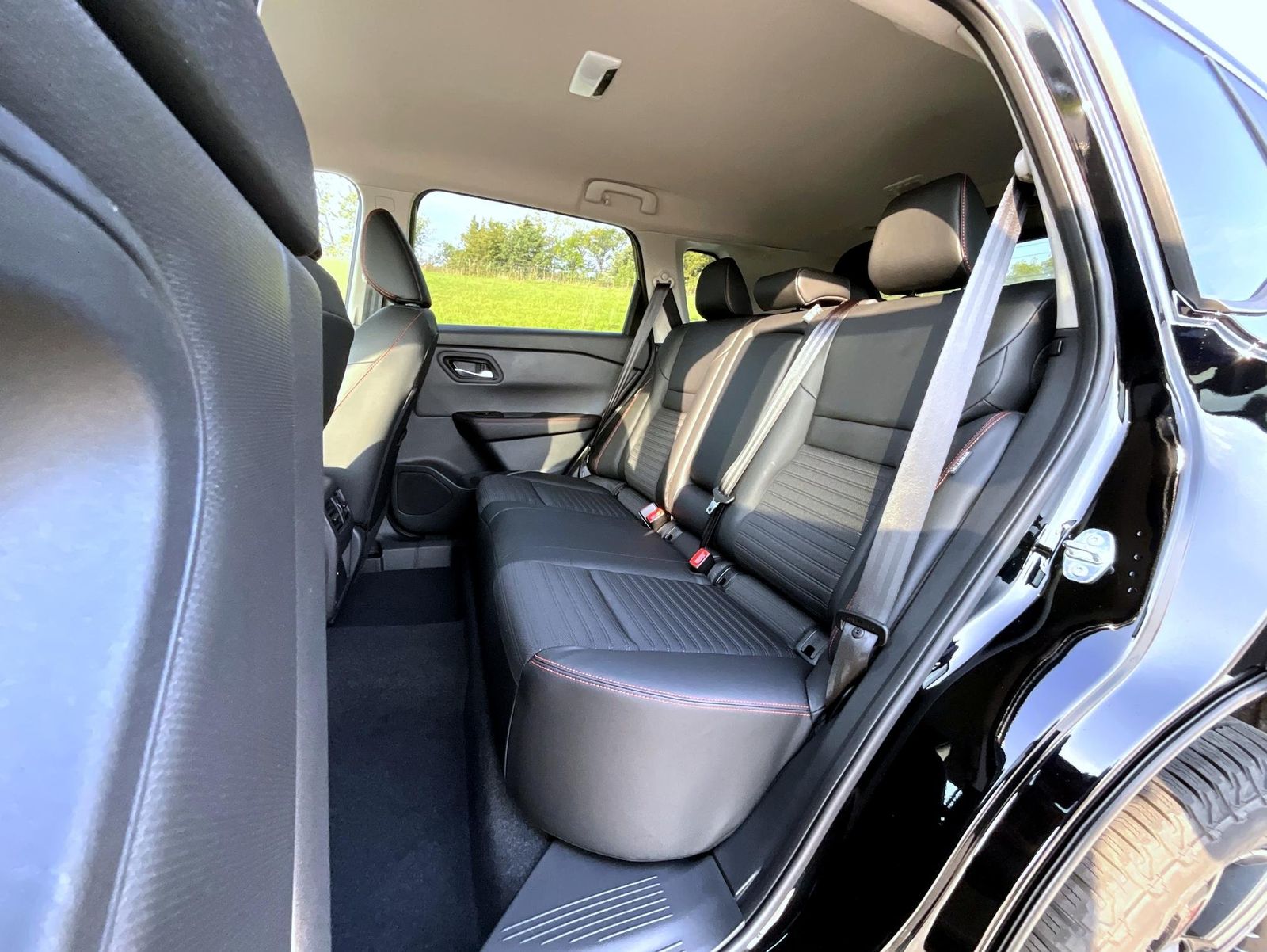 2026 Nissan Rogue AWD photo 6