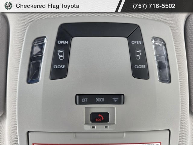 2021 Toyota Sienna LE photo 8