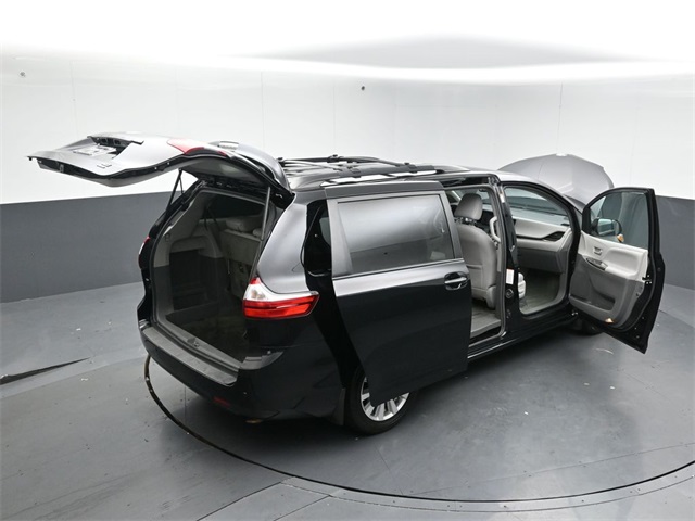 2017 TOYOTA SIENNA - Image 55