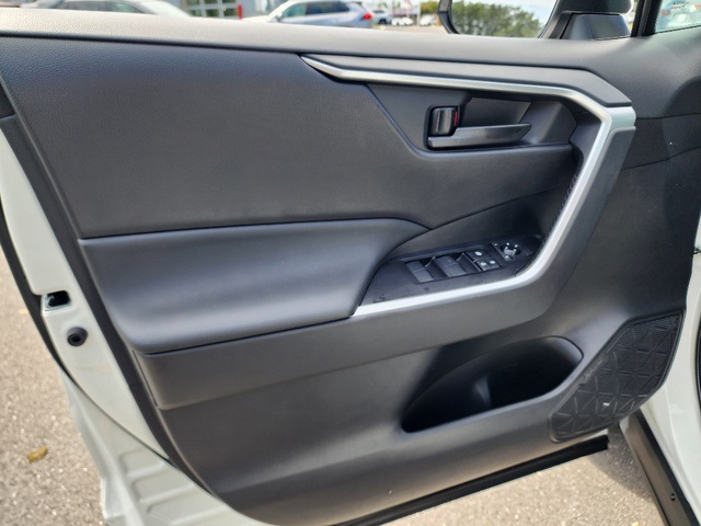 2025 Toyota RAV4 LE photo 12