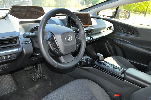 2024 Toyota Prius LE photo 9