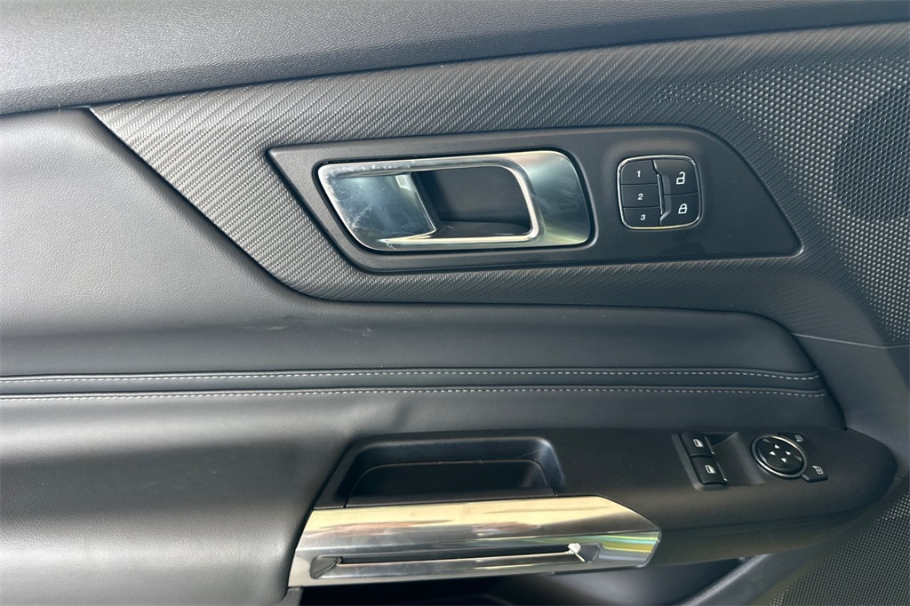 2025 Ford Mustang GT Premium photo 11
