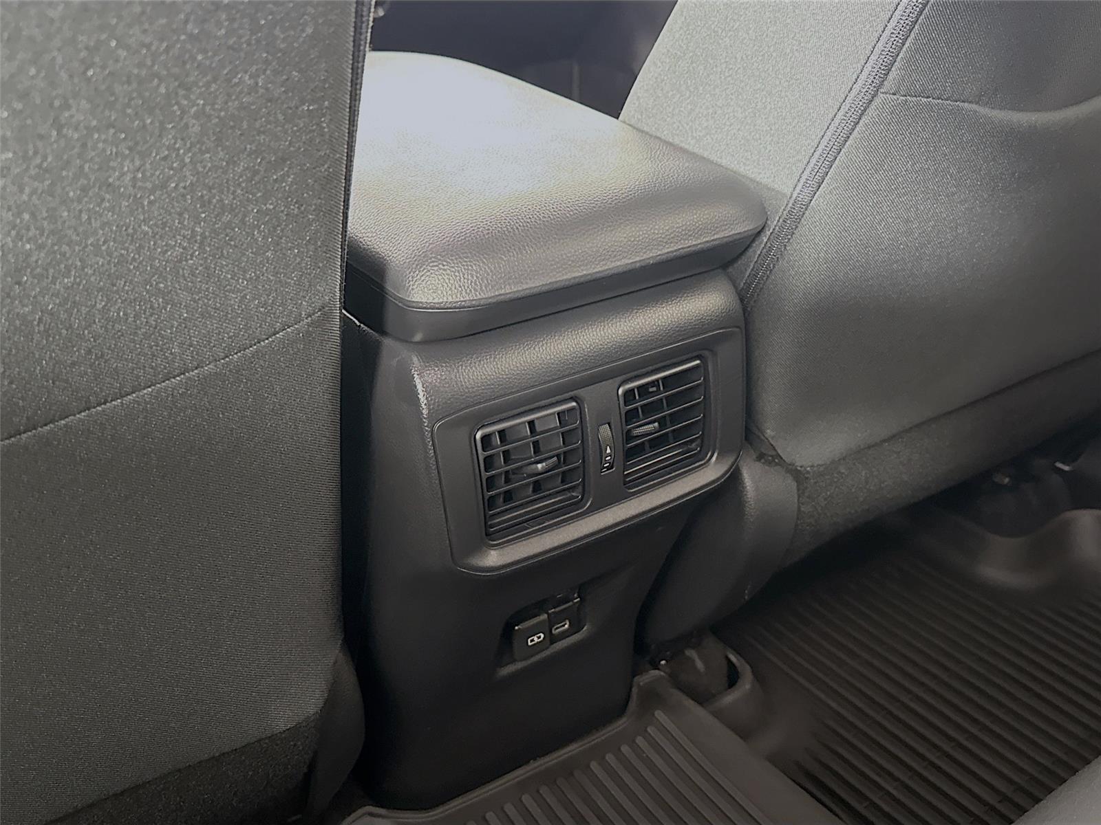 2024 Toyota RAV4 Hybrid XLE photo 32
