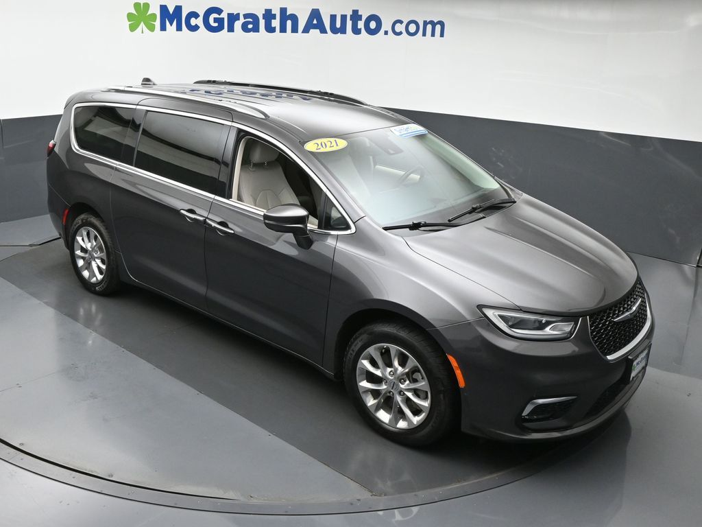 2021 Chrysler Pacifica Touring L photo 2