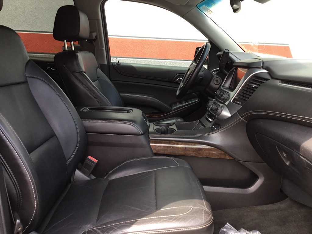 2015 Chevrolet Suburban LT photo 4