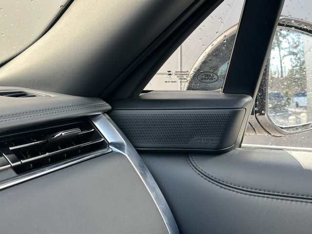 2025 Land Rover Range Rover SV photo 7