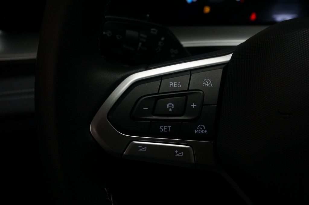 2025 Volkswagen Tiguan SE photo 18