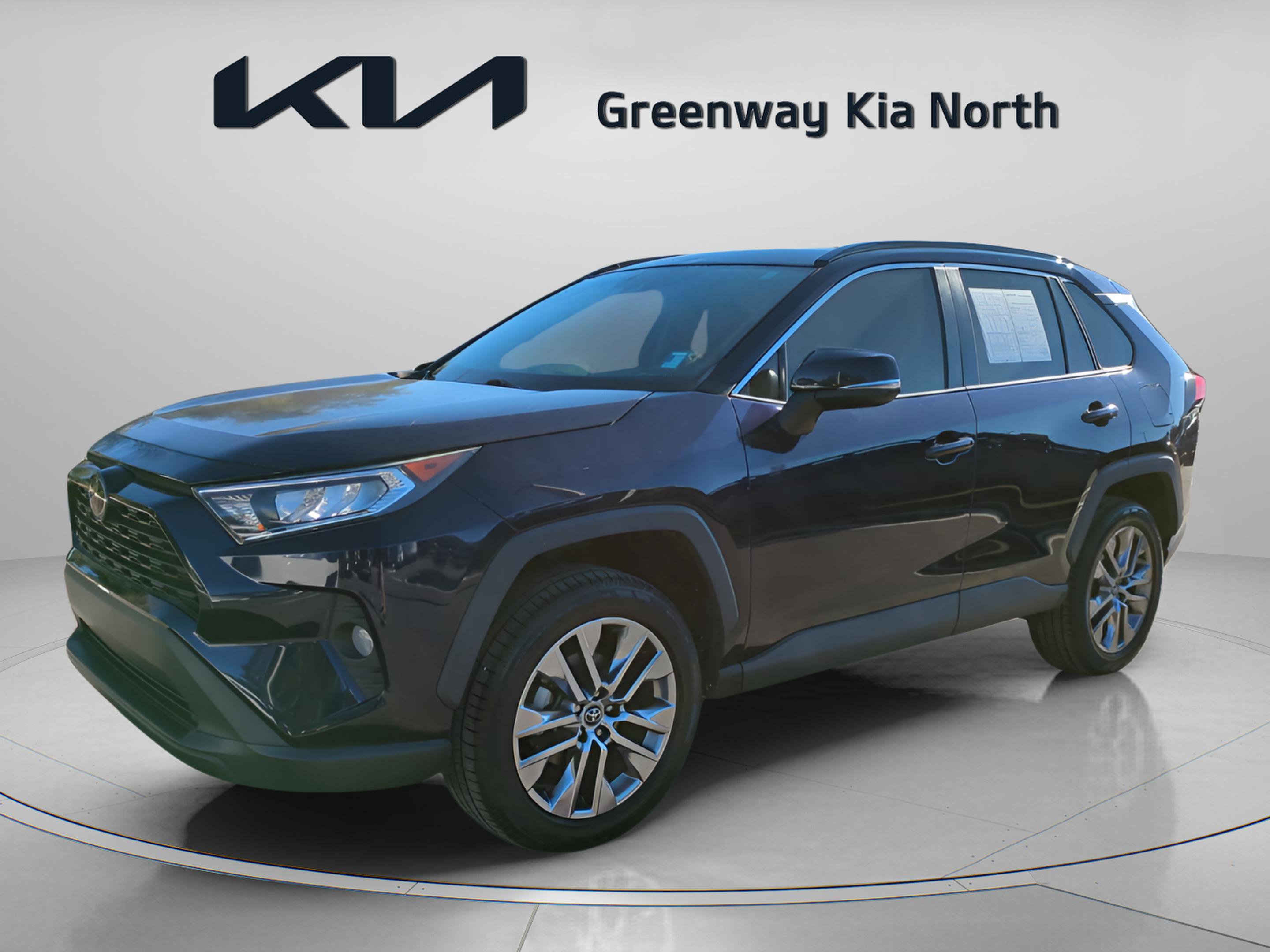 2020 Toyota RAV4 XLE Premium photo 3