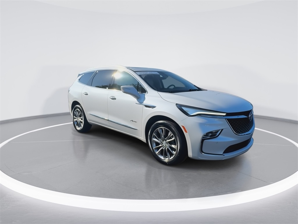 2022 Buick Enclave Avenir photo 2