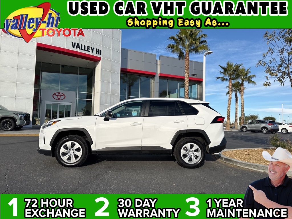 2024 Toyota RAV4 LE's photo