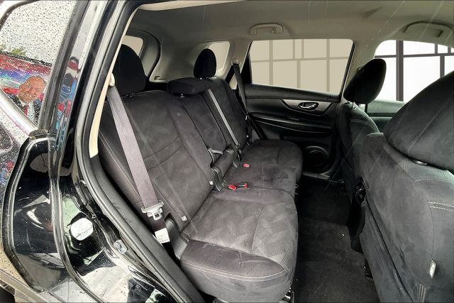 2016 Nissan Rogue SV photo 23